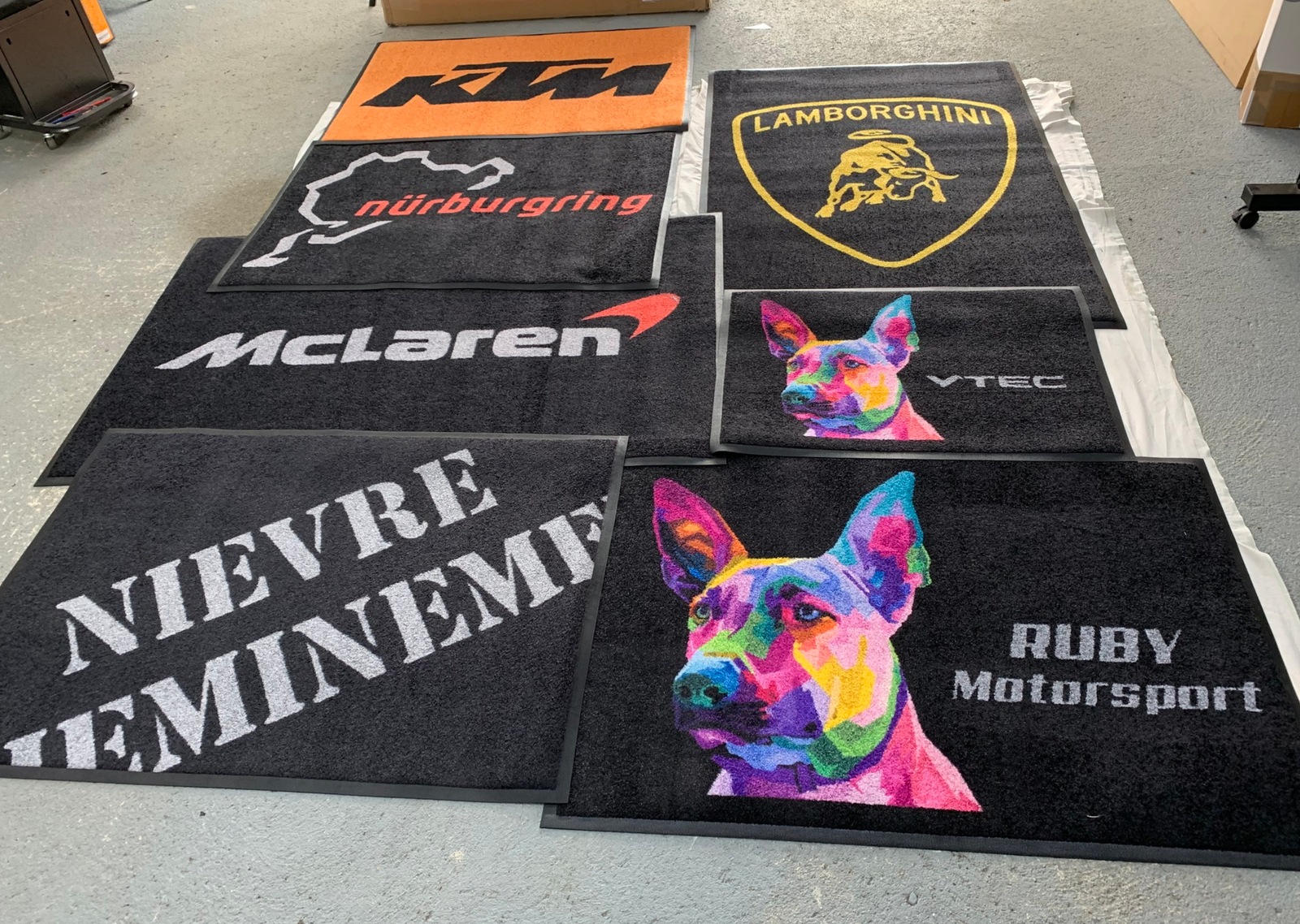 Tapis personnalisé Adhesive Lab