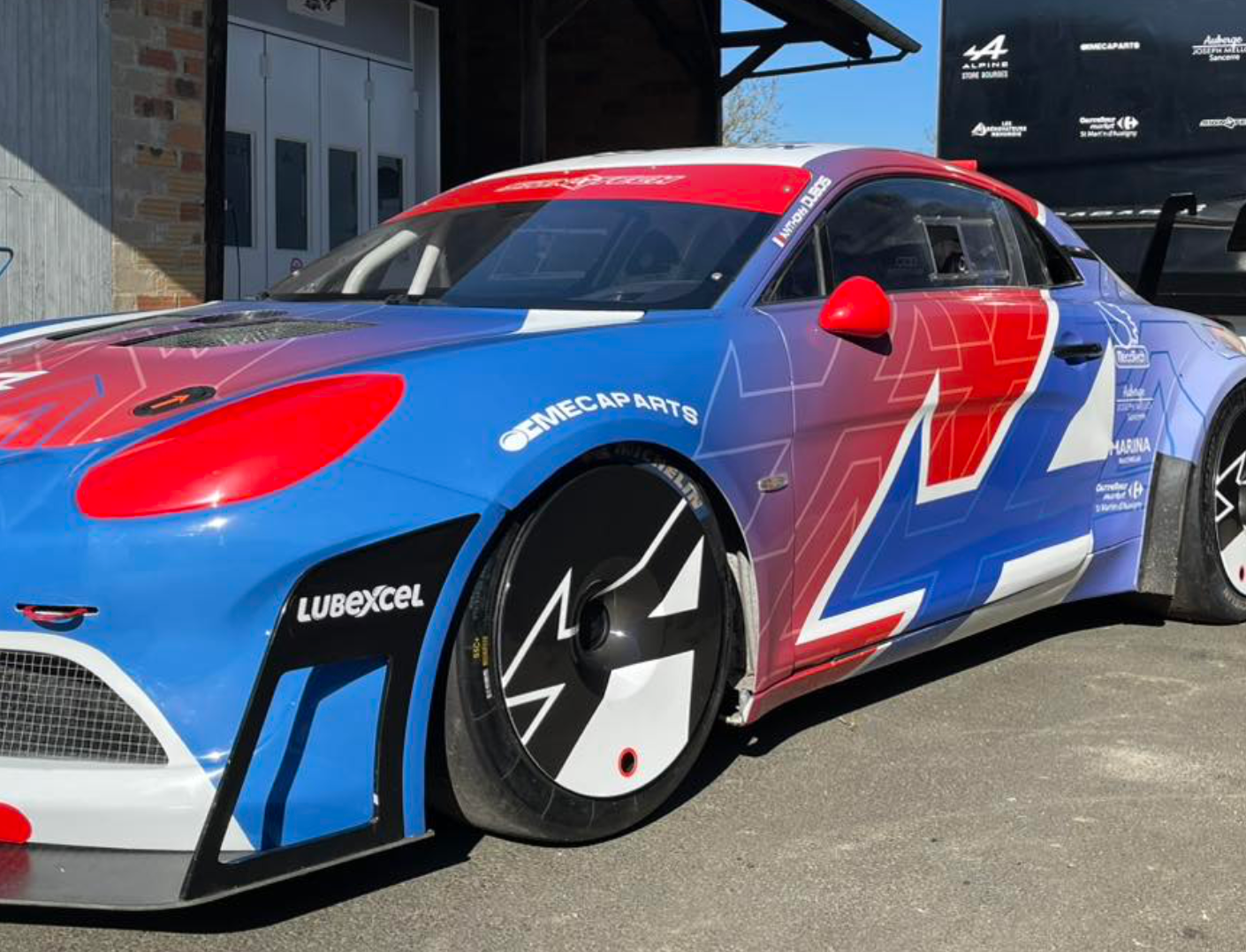 Film compétition — Adhesive Lab